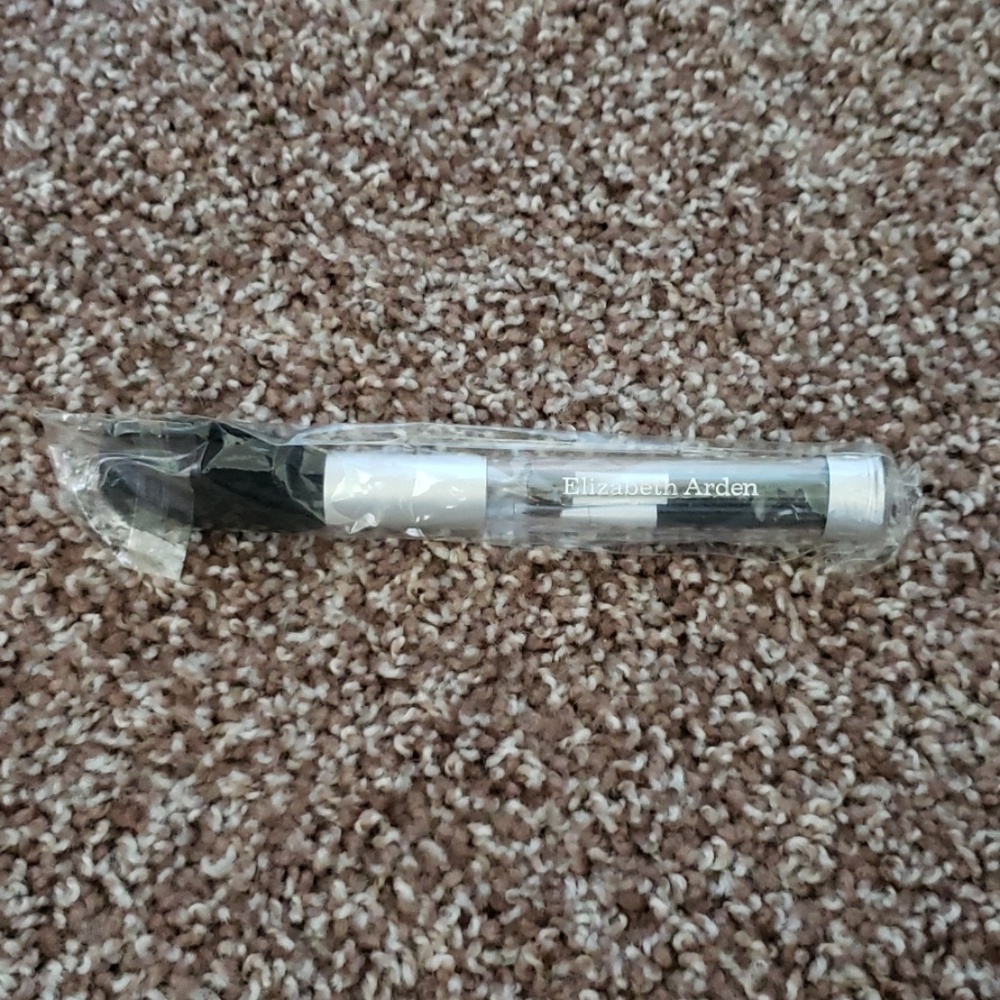 elizabeth arden brush